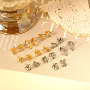 Ensemble de boucles d'oreilles dorées et argentées avec formes de cœur et de champignon