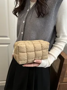 Koreanischer Stil Vielseitige Mode Wolke Puffer Kulturtasche Mehrfarbig Gesteppt Gitter Handheld Tragbare Kosmetik Aufbewahrungstasche