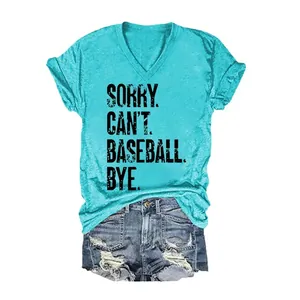 T-shirt turquoise à col en V pour femme avec slogan baseball et short denim