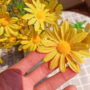 Lebhafte gelbe künstliche Gänseblümchen Kamille Seidenblumen für Heim und Hochzeit