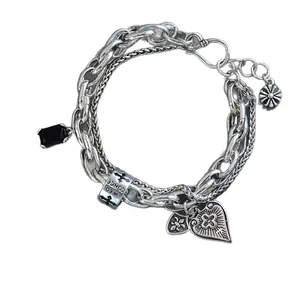 Bracciale vintage gotico con croce, zircone nero e ciondoli a cuore fleur-de-lis