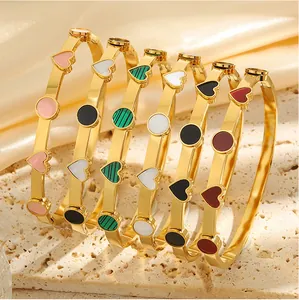 Ensemble de bracelets en acier titane plaqué or avec motifs émaillés cœur et cercle