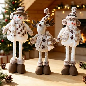 Lot de trois poupées de Noël en peluche avec motifs de bonhomme de neige et de renne
