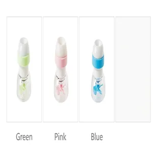 Detalle de opciones de color verde rosa y azul para el filtro de grifo de agua giratorio