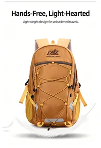 Detaillierte Ansicht des leichten, wasserdichten Wanderrucksacks in Senfgelb Design