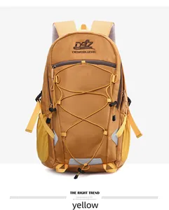 Vorderansicht des gelben Wanderrucksacks mit großem Fassungsvermögen und Bungee-Seilen