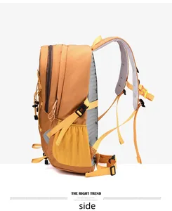Seitenansicht eines professionellen gelben wasserdichten Wanderrucksacks mit großem Volumen