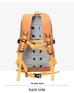 Detailansicht der Rückengurte und des Mesh-Panels eines gelben Rucksacks.