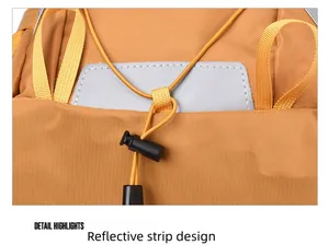 Makro-Detail des Sicherheits-Reflexstreifens auf diesem wasserdichten Wanderrucksack