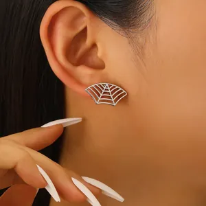 Orecchino gotico a ragnatela d'argento con design a mezzaluna vuota per stile Halloween