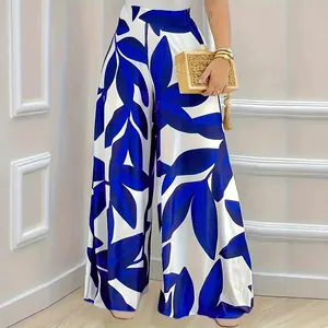 Stijlvolle blauw-witte palazzo broek met bladprint voor de zomer