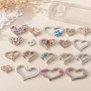 Ciondoli In Lega A Forma Di Cuore Con Strass E Künstliche Perle Per Creazione Di Gioielli Fai-Da-Te Decorazione Per Custodie Di Cellulari Moda
