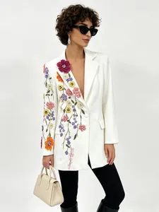 Elegante blazer bianco con ricami floreali colorati e applicazione di fiori 3D da donna