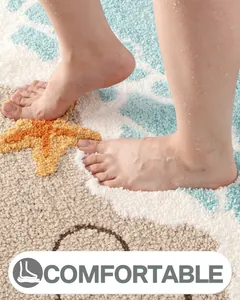 Primer plano de alfombra de baño suave y absorbente con diseño de estrella de mar