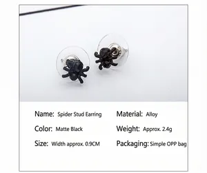 Makro-Detailansicht der mattschwarzen Spinne-Ohrstecker mit dunklen Strasssteinen im Punk-Stil