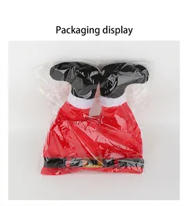 Detaillierte Verpackungsansicht einer roten Weihnachtsmann-Hose-Mütze im Polybeutel
