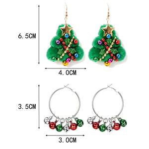 Detailansicht von Weihnachtsbaum- und Glockenohrringen mit Größenangaben in CM