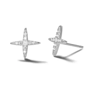 Elegante S925 sterling zilveren ster oorknopjes met fonkelende zirkonia kristallen.