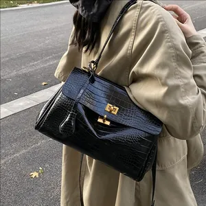 Borsa Tote da Donna alla Moda in Pelle PU con Motivo Coccodrillo Nero Serratura in Metallo Oro Borsa a Mano di Grande Capacità a Tracolla