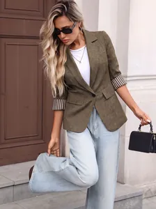 Eleganter olivgrüner Damen-Blazer mit stilvollem gestreiftem Ärmeldetail und offener Front