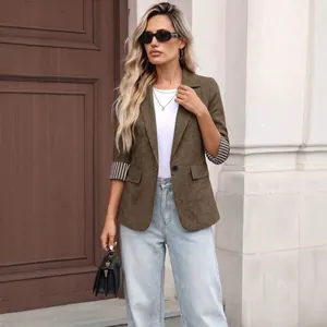 Eleganter Damen-Blazer mit strukturiertem Stoff und gestreiften 3/4-Ärmeln in Olivbraun