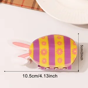 Detaillierte Makroansicht der süßen Hasen Haarklammer mit Größe von 10,5cm x 5cm