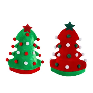 Chapeaux festifs en forme de sapin de Noël rouges et verts avec pompons et étoiles