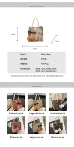 Détails du sac en lin avec texture à carreaux, pompons cerise et dimensions