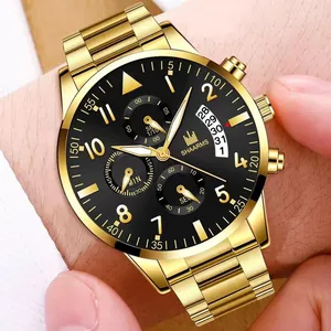 Detailansicht der SHAARMS Gold-Business-Uhr mit schwarzem Zifferblatt und Datumsanzeige.