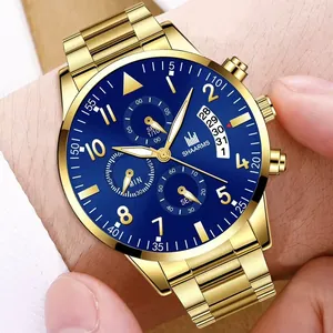 Nahaufnahme der luxuriösen Herren-Quarzuhr in Gold mit blauem Zifferblatt und Datum