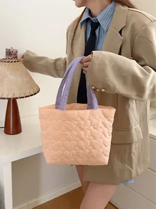 Sac fourre-tout matelassé orange clair avec motif cœur pour le déjeuner ou le shopping