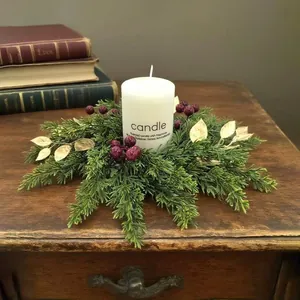 Corona de Anillo de Vela de Navidad con Agujas de Pino Artificiales Decoración de Mesa con Bayas Rojas y Hojas Doradas