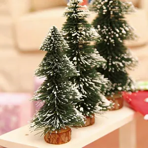 Set mini kerstbomen met sneeuweffect en houten basis voor feestelijke tafeldecoratie