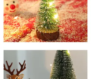 Nahaufnahme eines mini beflockten Weihnachtsbaums mit warmen LED-Lichtern