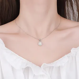 Elegante S925 Silber Moissanit Halskette mit Sonnenblumen Anhänger für Damen.