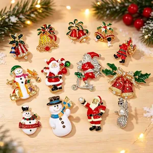 Broche de Navidad Lindo Muñeco de Nieve Árbol de Navidad Campana Aleación Esmalte Diamante de Imitación Perla Artificial Para Fiesta Decoración Ropa Joyería