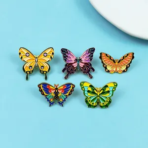 Set mit fünf farbenfrohen Schmetterling-Emaille-Anstecknadeln mit bunten Mustern