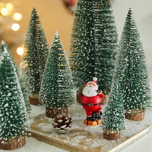 Miniatur-beschneite Weihnachtsbäume mit Weihnachtsmann für festliche Tischdekoration