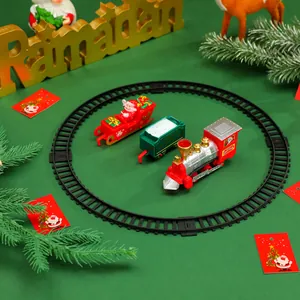 Detailansicht eines elektrischen Weihnachtszuges mit Rundschiene und Weihnachtsmann.