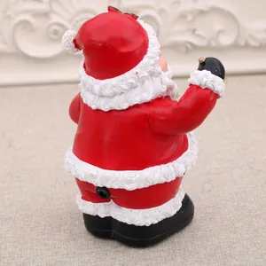 Detaillierte Rückansicht der Weihnachtsmann-Figur aus Harz mit DC 4.5V Stromanschluss
