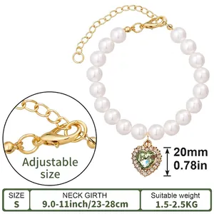 Elegante collare di perle per animali con pendente a cuore verde e guida alle taglie