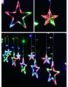 Dettaglio macro di stringhe di luci a LED a forma di stella per decorazioni festive natalizie