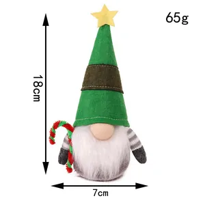Detailansicht eines Weihnachts-Gnomes aus Plüsch mit Maßen 18 cm Höhe und 7 cm Breite