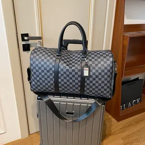 Große Reisetasche mit grauem Karomuster und verstellbarem Schultergurt für Geschäftsreisen im Freien
