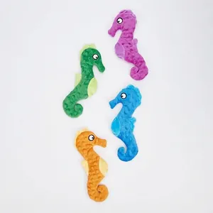 Set aus bunten Plüsch-Seepferdchen-Hundespielzeugen aus weichem Noppen-Fleece-Stoff