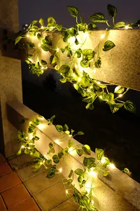 Dekorative LED-Grünblatt-Lichterkette für den Außenbereich auf Steingeländern