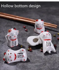 Vue détaillée montrant la conception du fond creux du repose-baguettes en chat.