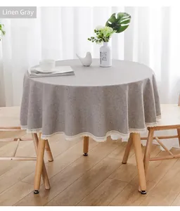 Runde Tischdecke in Meliergrau mit zarter Spitzenborte für elegantes Esszimmer-Dekor