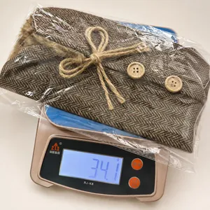 Detailed weight measurement of 34.1g for a Christmas burlap wine bottle cover with fur collar