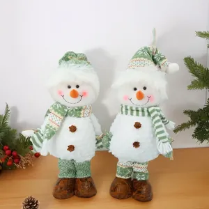 Paire de poupées de Noël bonhomme de neige avec bonnets et écharpes verts tricotés